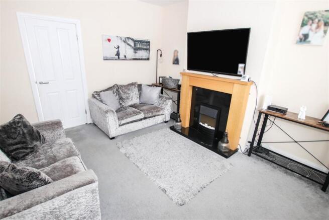 BAY FRONTED LOUNGE