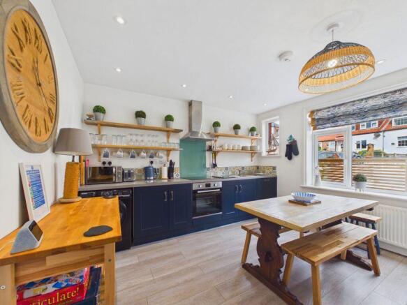 3 bed Semi-Detached for sale Image 6