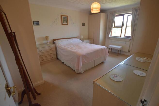 Bed1a.JPG