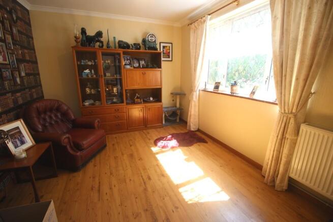 BEDROOM 4 / STUDY