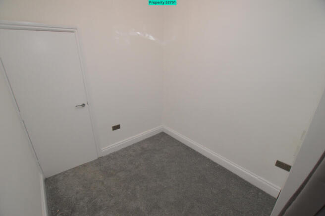 2 bed Ground Flat to rent Image 9