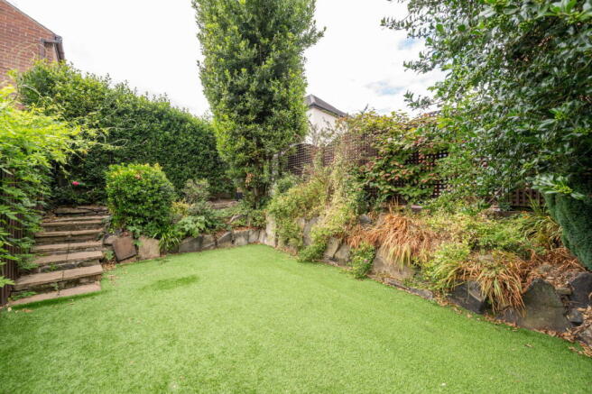 5 bed Detached for sale Image 7