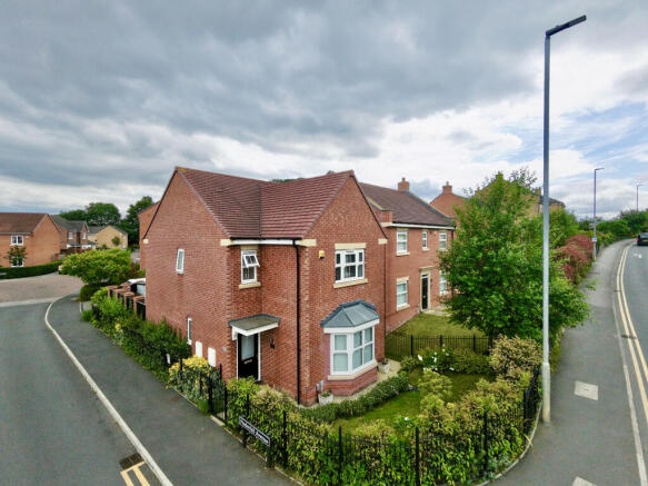 4 bed Detached for sale in wakefield