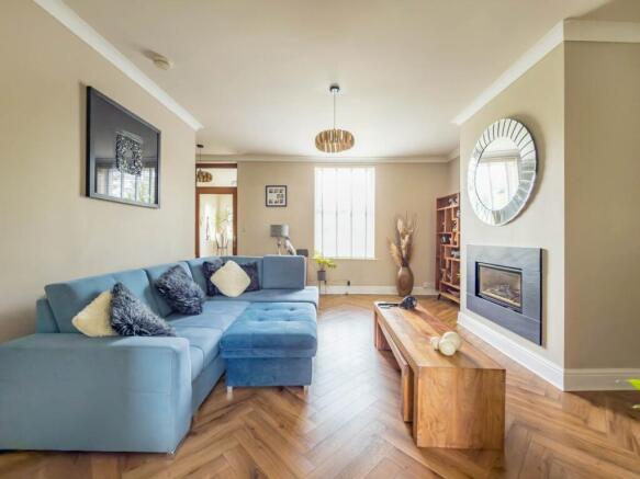 4 bed Semi-Detached for sale Image 9
