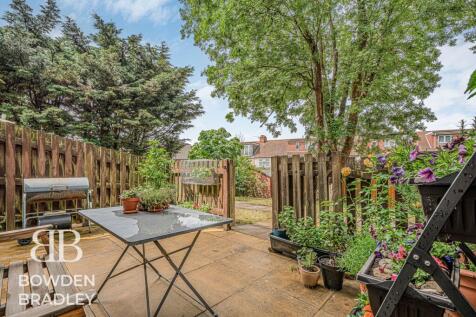 Copford Close, Woodford Green, IG8