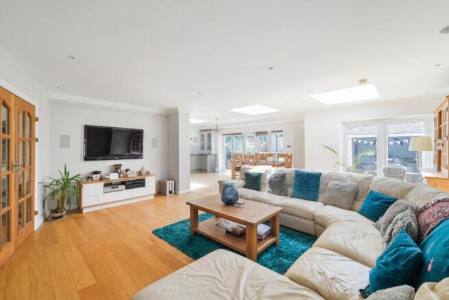 NORTH VIEW CRESCENT