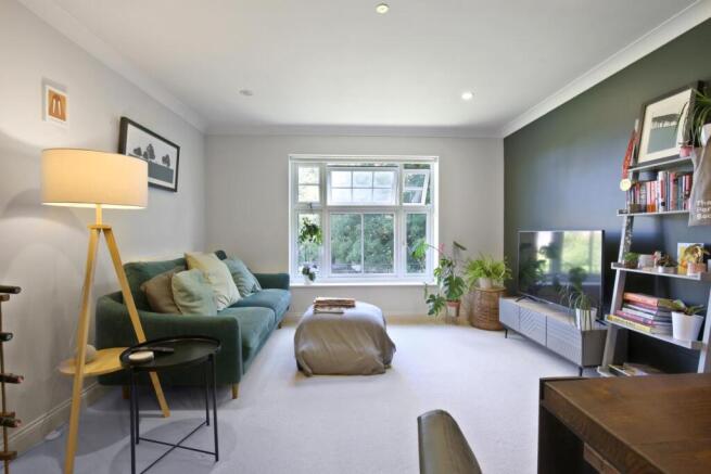 1729564861 - 8, 250 Rosendale Road, SE24 - 1.jpg