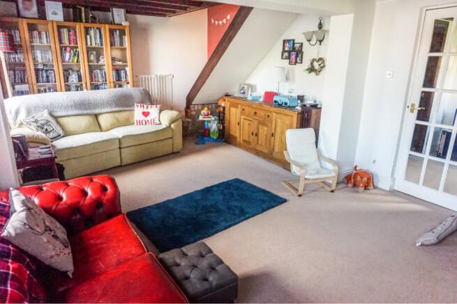Lounge/Dining Room
