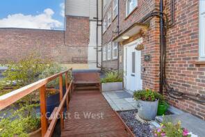 Flat 9, 43a, London Road, East Grinstead RH19 1AW