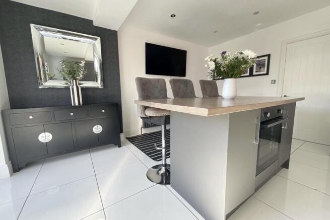 3 bed Semi-Detached for sale Image 7
