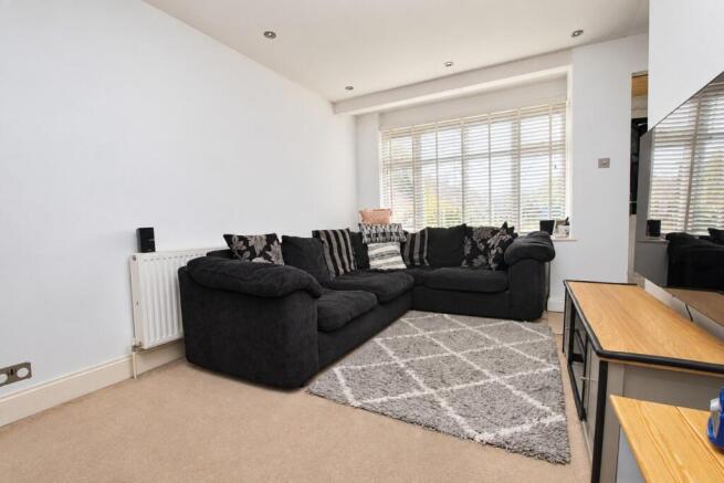 Ashford Avenue, Ashford, TW15 photo 4