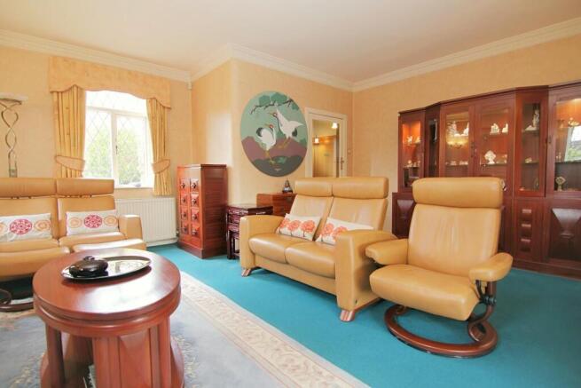 6 bed Detached for sale Image 8