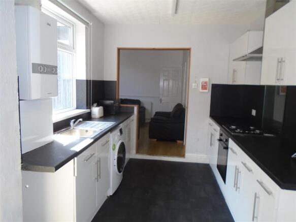 4 bed House Share to rent Image 4