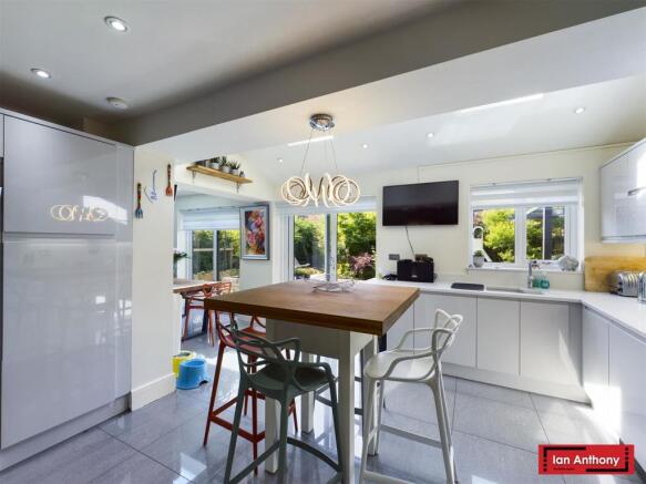 KITCHEN / DINER