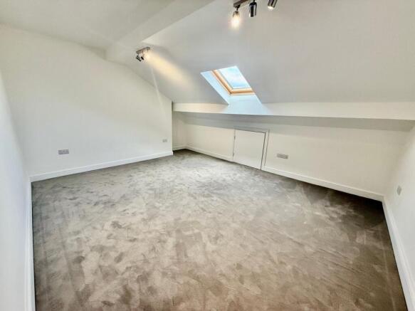 3 bed Apartment to rent Image 6