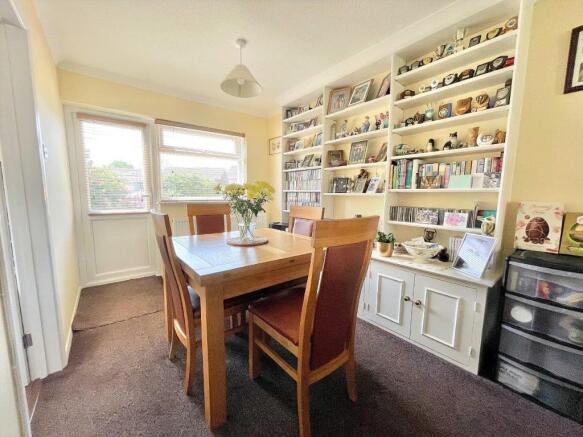 Lounge/dining room