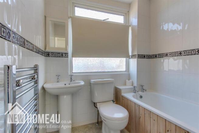 FAMILY BATHROOM: