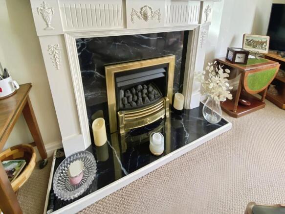 a87c8fe3-3 20the 20willows 20fireplace.jpg