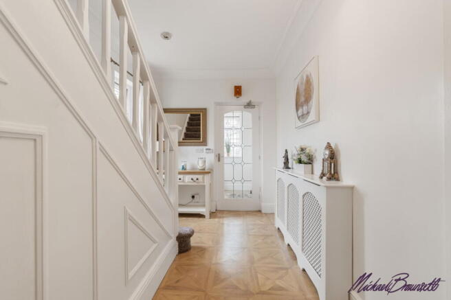 6 bed Detached for sale Image 12
