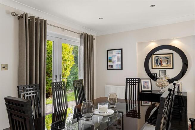 4 bed Detached for sale Image 7