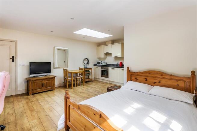 house. estate agency Hascombe bedroom