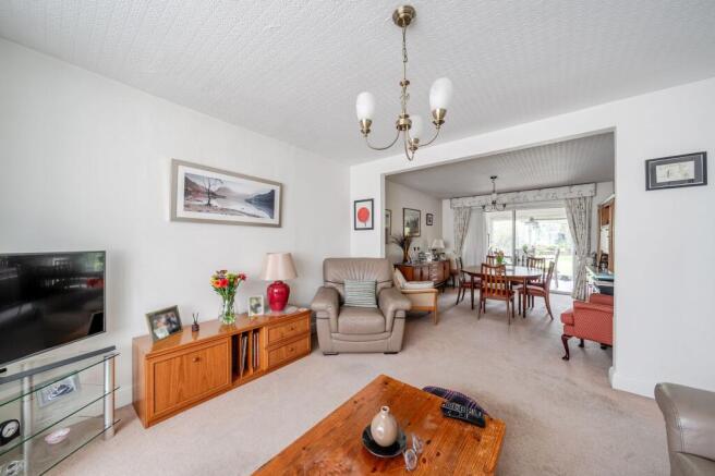 Open plan lounge/dining area