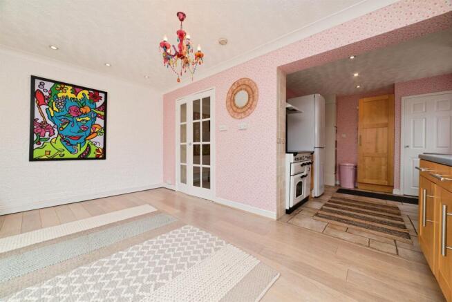 3 bed Semi-Detached for sale Image 9