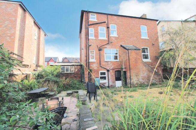 Garden with patio