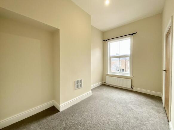 3 bed Terraced to rent Image 6