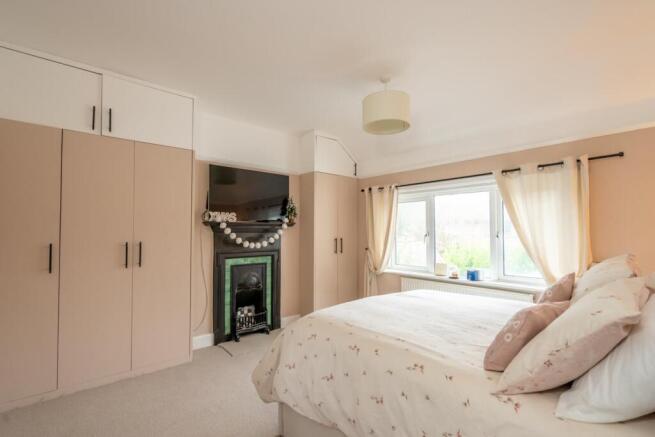 Bedroom 1.jpg