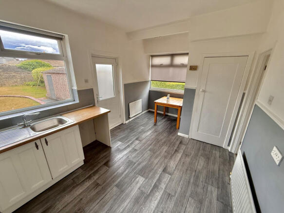 3 bed Semi-Detached to rent Image 6