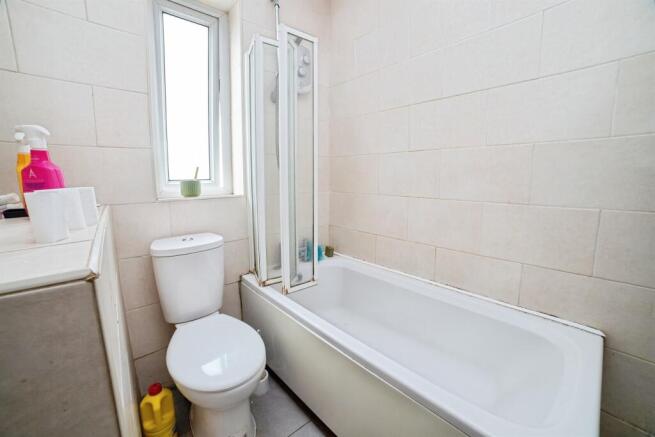 4 bed Semi-Detached for sale Image 11
