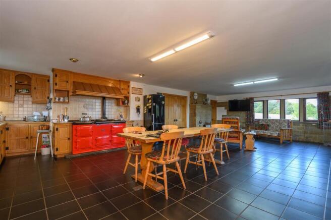 8 bed House for sale Image 6