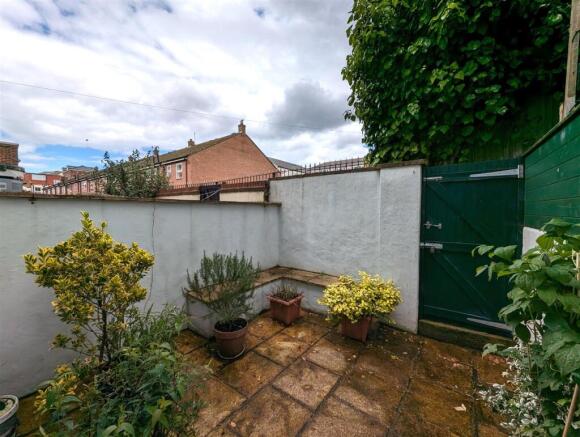 3 bed Terraced for sale Image 11