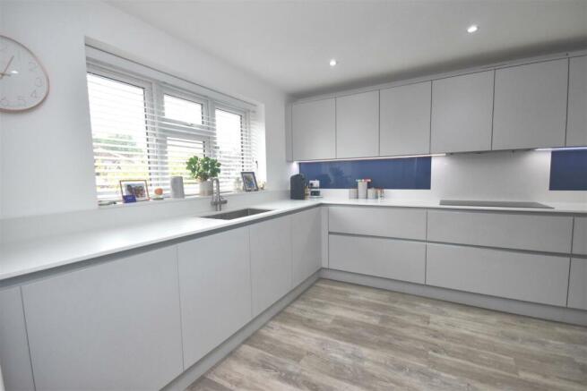Kitchen 2.jpg