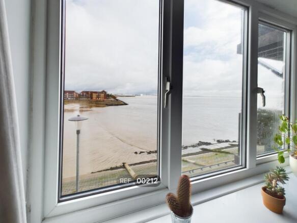 2 bed Apartment to rent Image 9