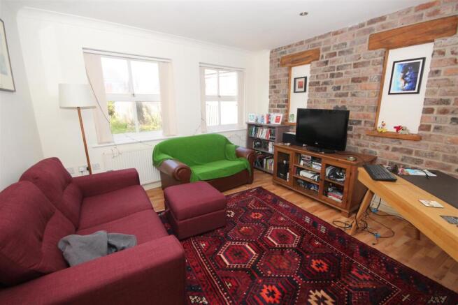 2 bed Apartment to rent Image 5