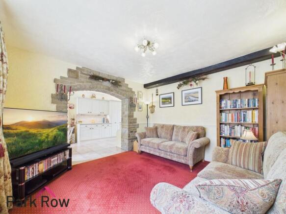 5 bed Detached for sale Image 8