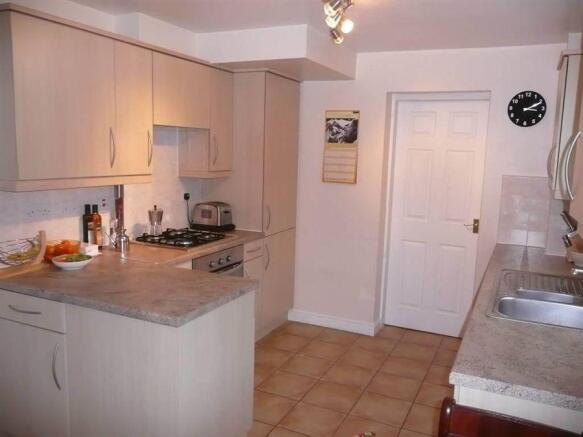 KITCHEN / DINING ROOM
