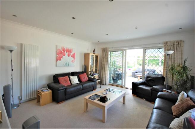 LOUNGE AREA