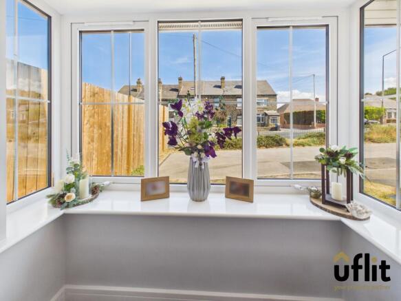 5 bed Detached for sale Image 8