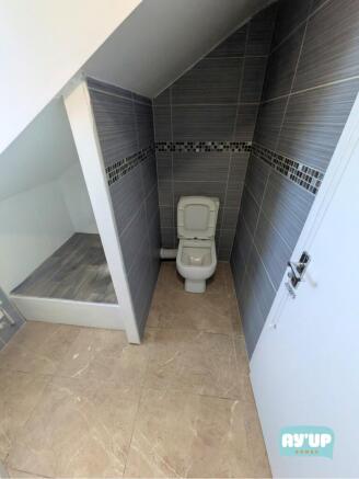 1 bed House Share to rent Image 5