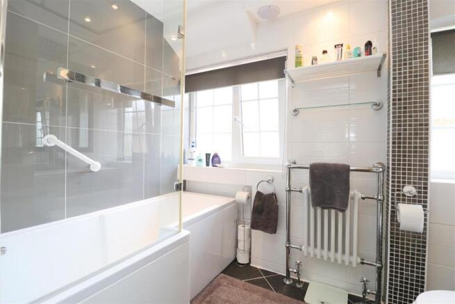 4 bed Detached for sale Image 12
