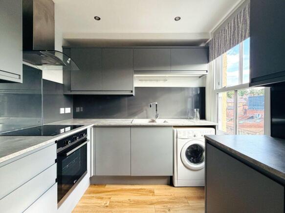 2 bed Flat for sale Image 8