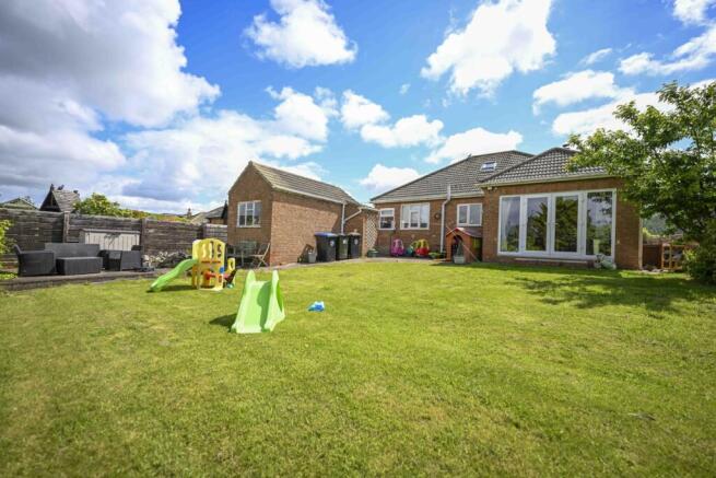 3 bed Detached Bungalow for sale Image 4