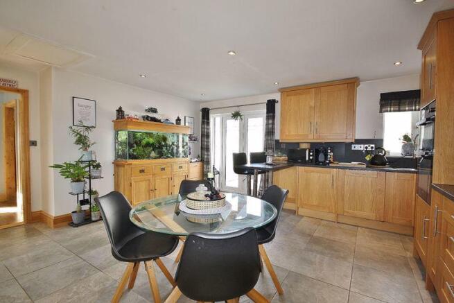 Kitchen/Dining...