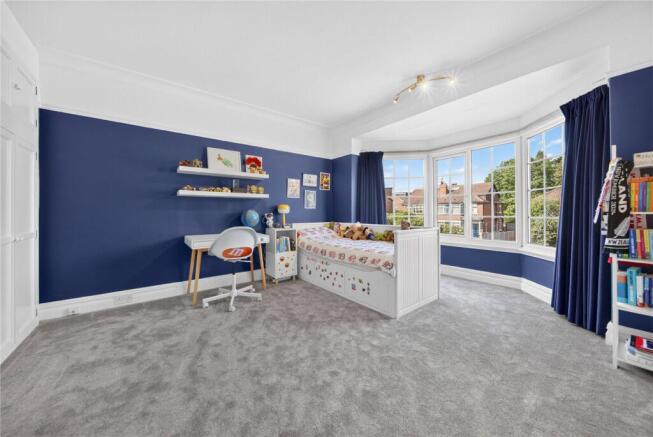 5 bed Detached for sale Image 11