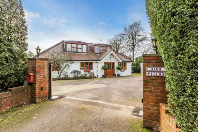 house. Partnership Shere