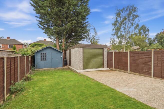 Garden with driveway