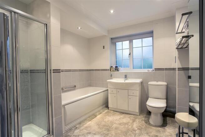 En-Suite Bathroom
